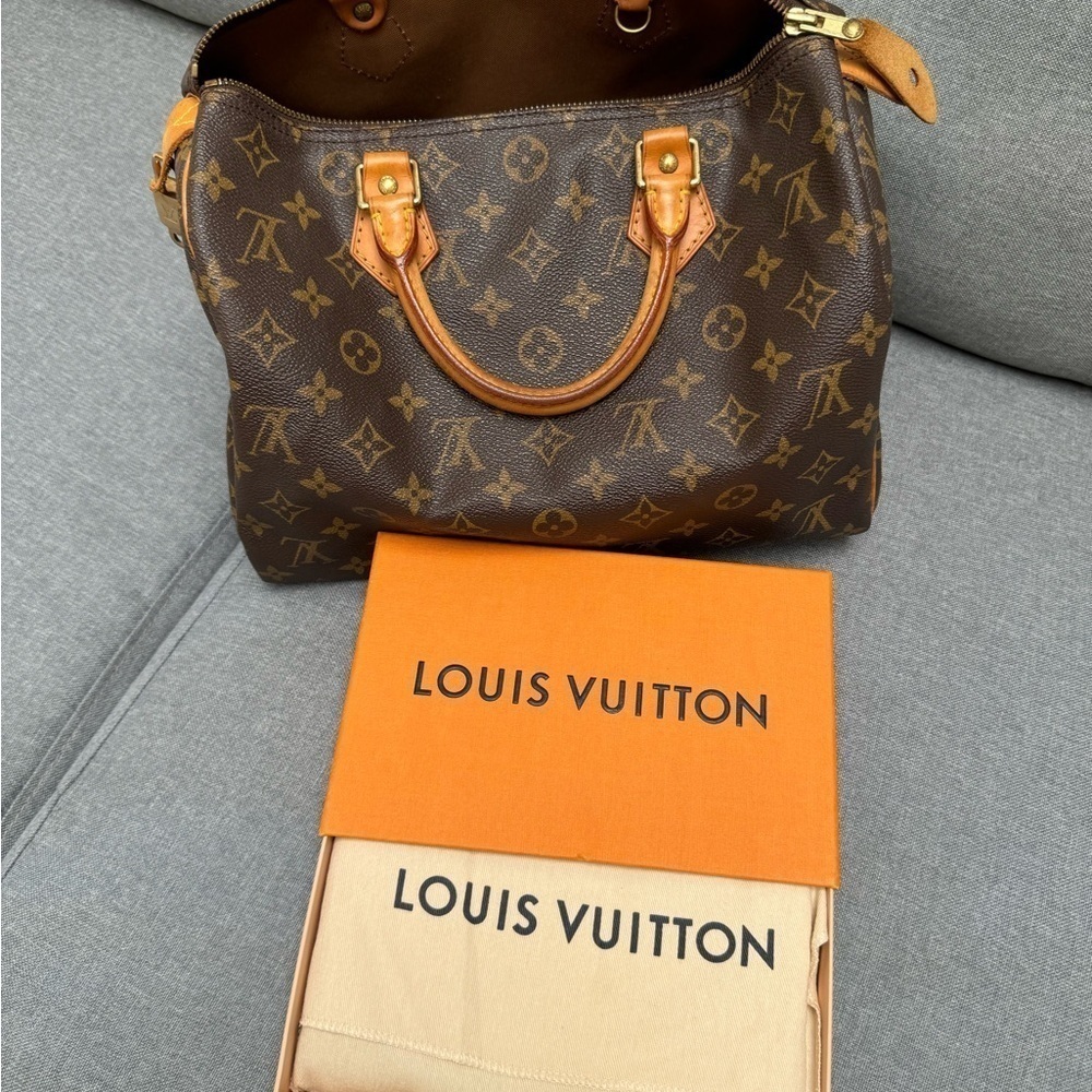 🔸Shop Preloved LUXURY on my Closet:Authenticity Guaranteed on $700+ Purc…​​​​ - Picture 4 of 16